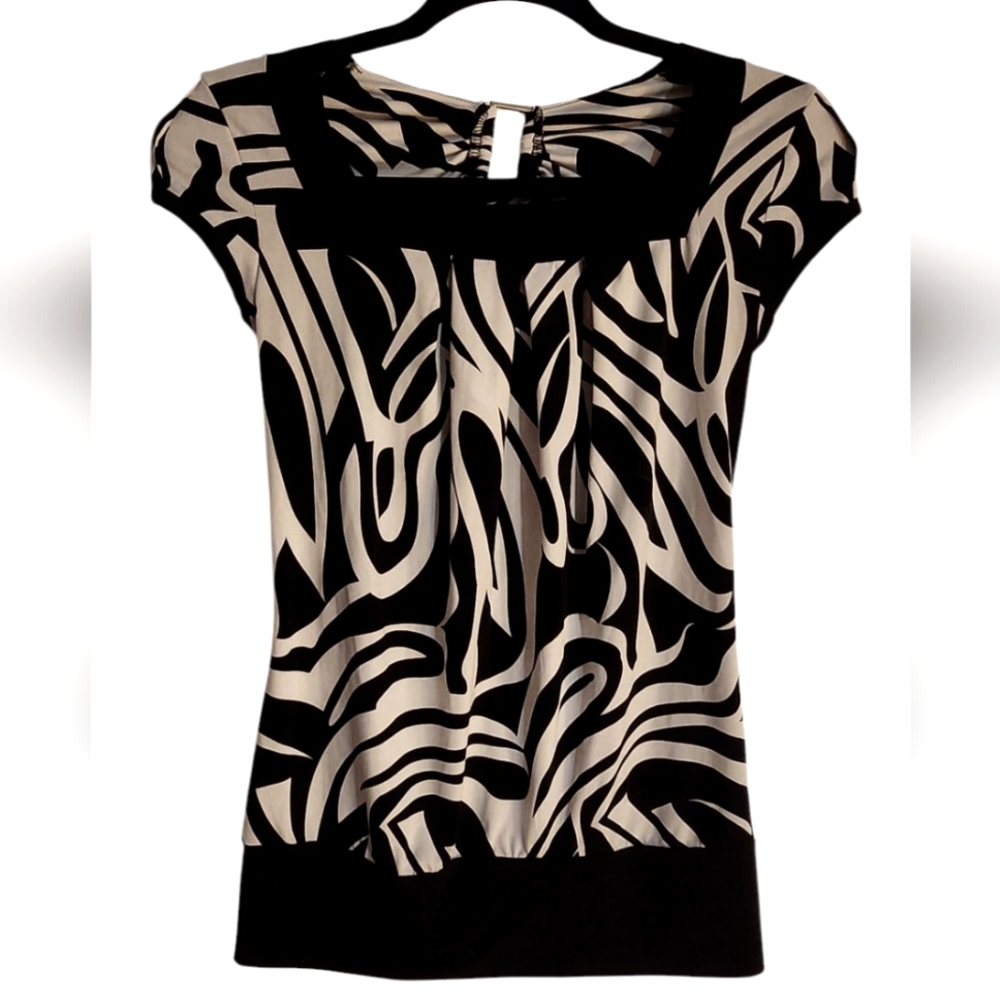 CLOSET CLEAROUT Y2K Juniors Small Black and White Short Sleeve Shirt Top Blouse